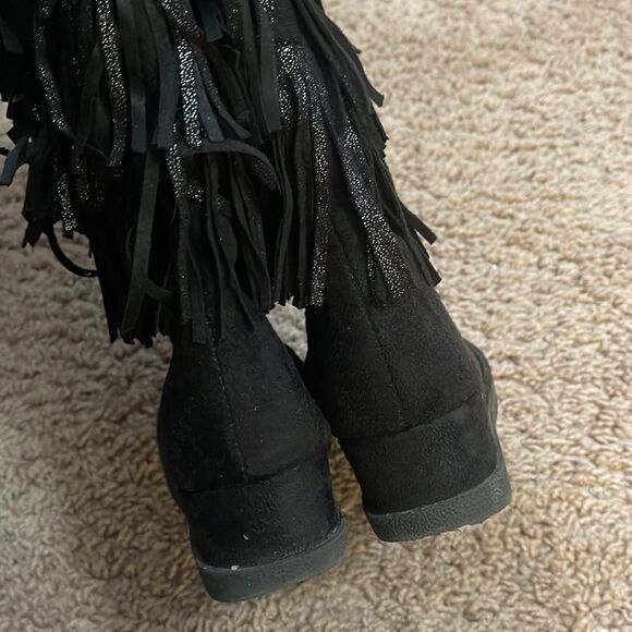 Justice size 1 fringe boots - Picture 3 of 3